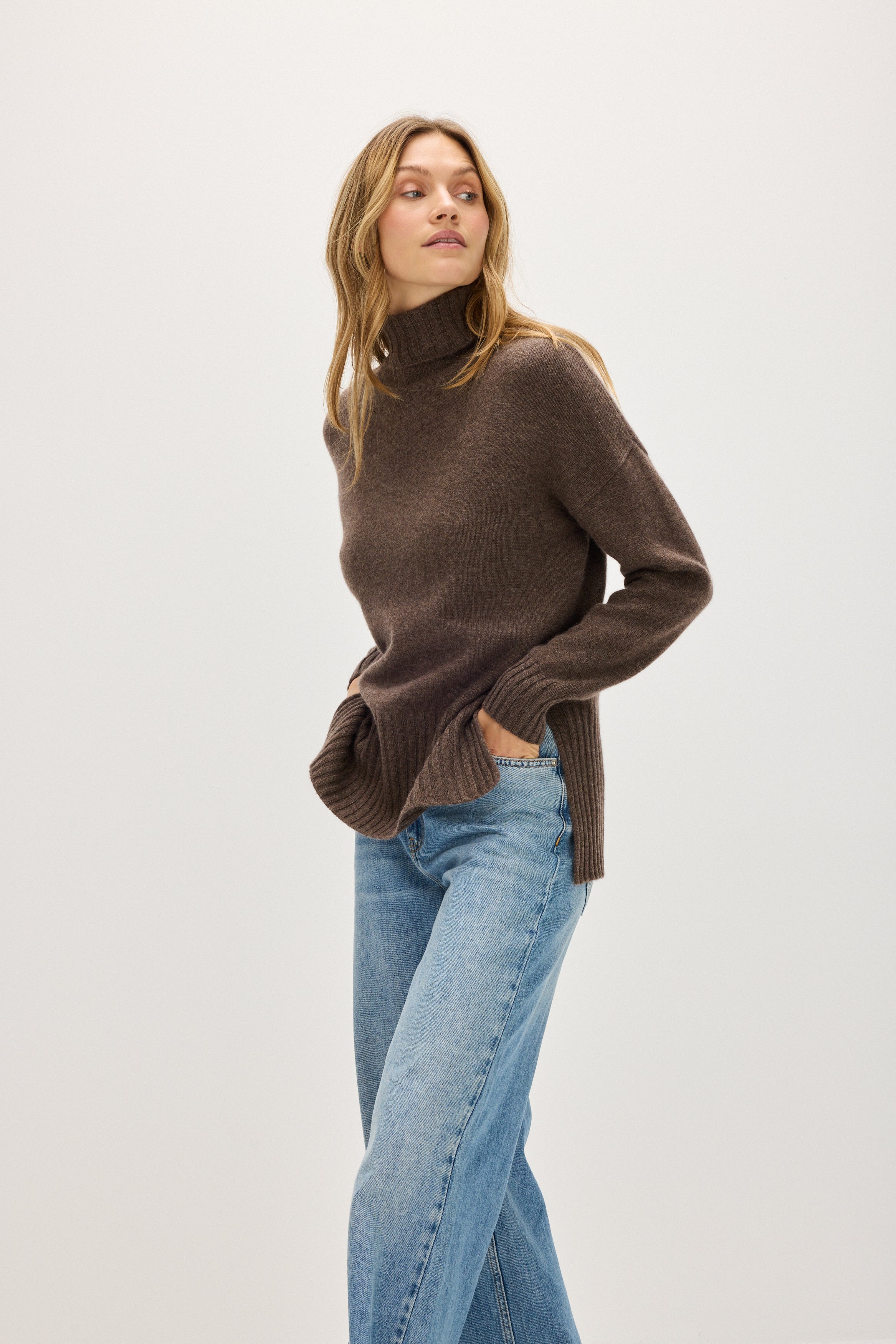 Turtleneck Oversized Slits - Sweaters - Cacao – Davida Cashmere