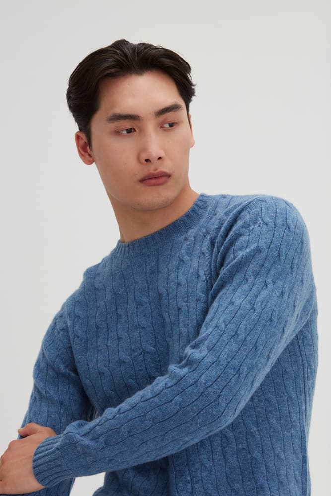 Man O-neck Cable Sweater