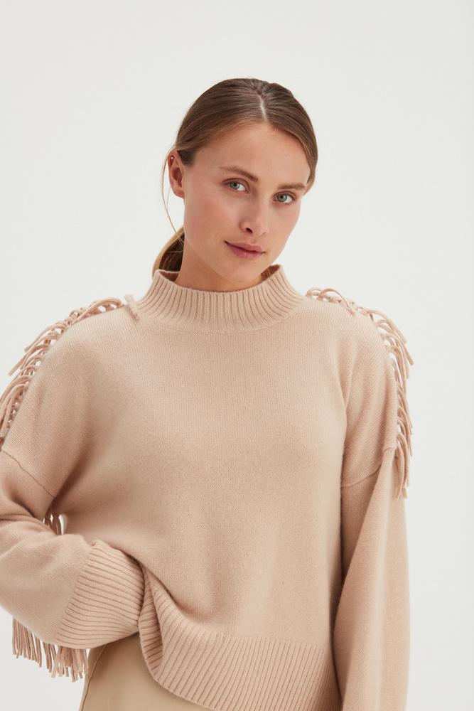 Boxy O-neck Sweater Fringes