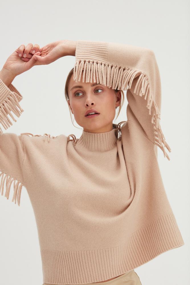 Boxy O-neck Sweater Fringes