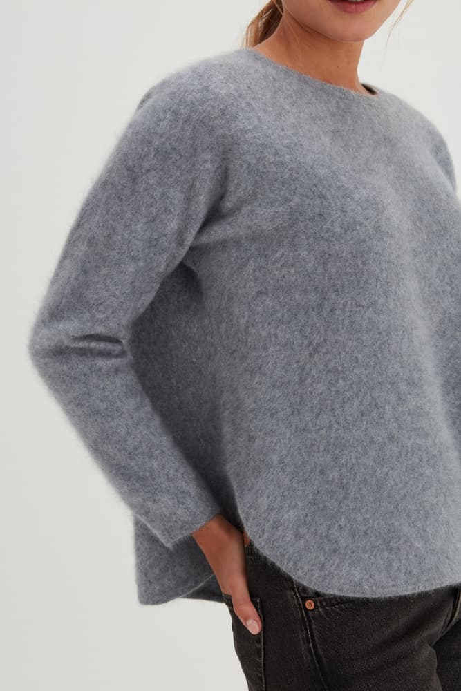 BRUSHED CURVED SWEATER