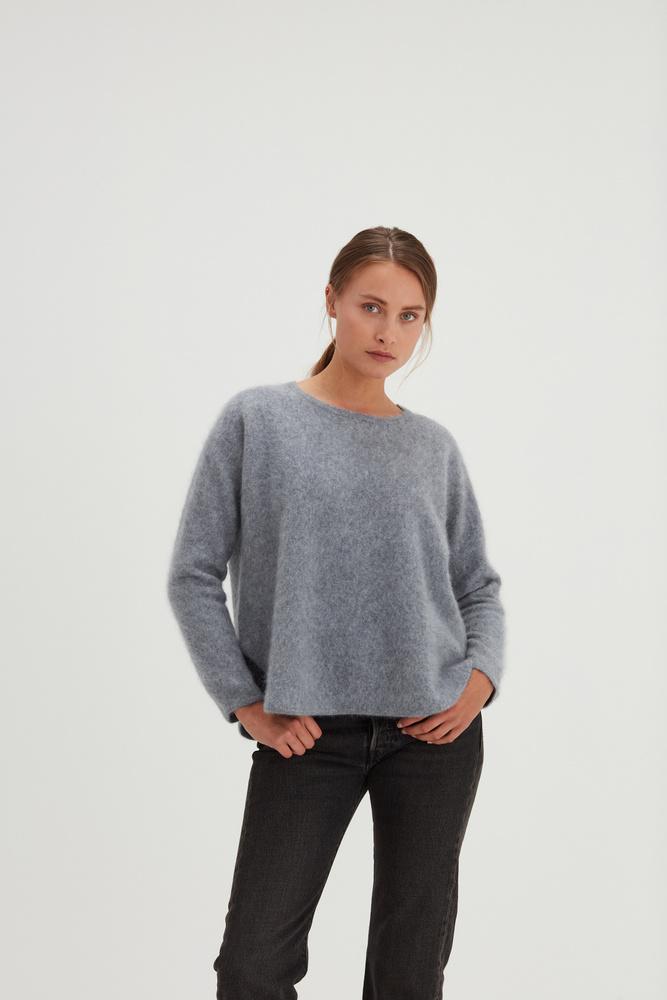 BRUSHED CURVED SWEATER