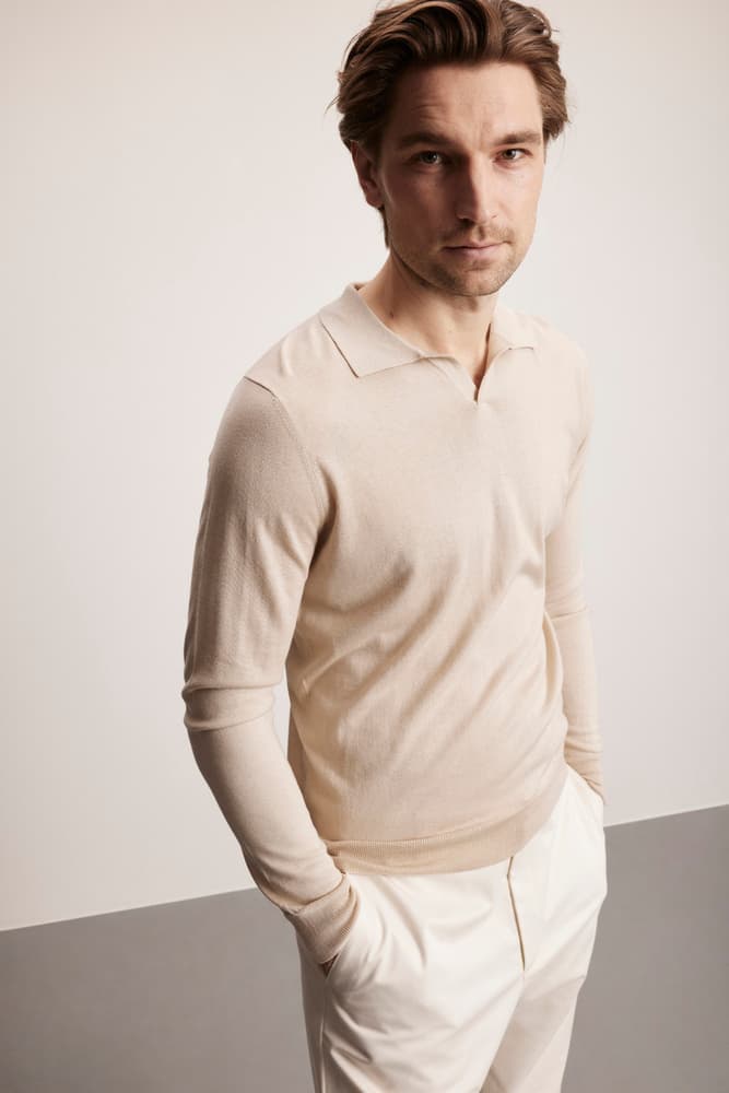 Man Fine Knit Open Collar Sweater