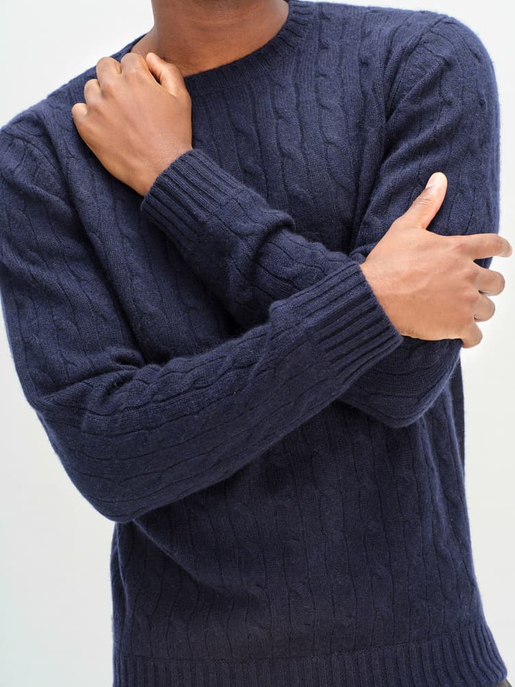 Man O-neck Cable Sweater