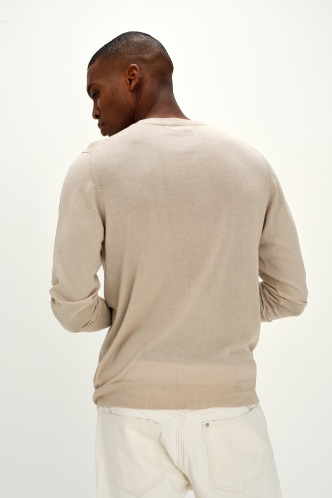 Man Fine Knit O-neck Sweater