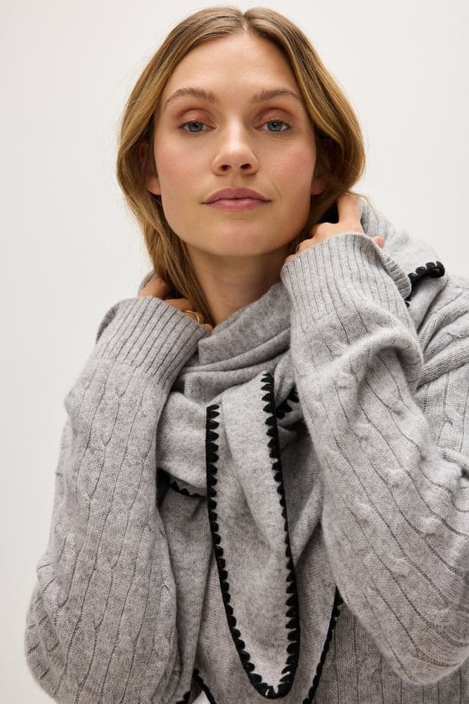 Scarf with contrast edge large