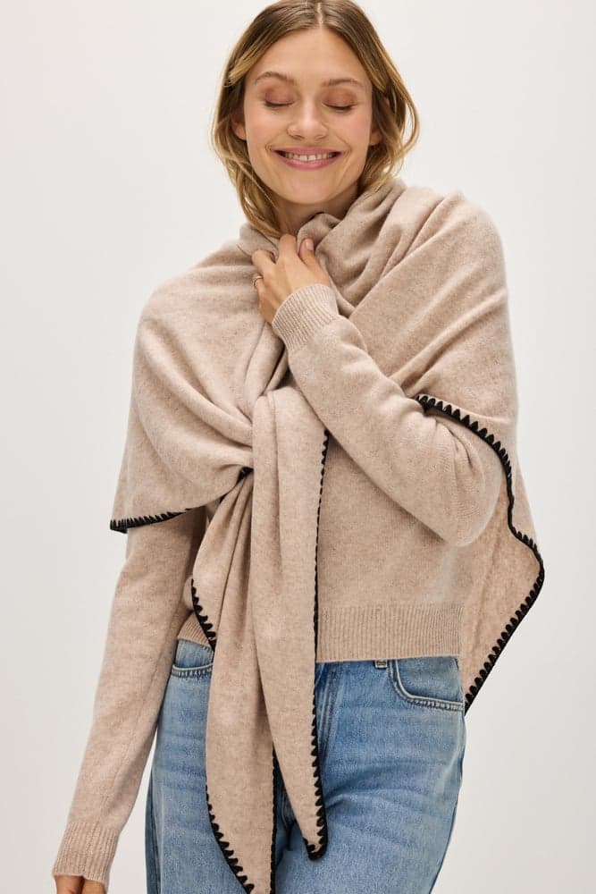 Scarf with contrast edge large