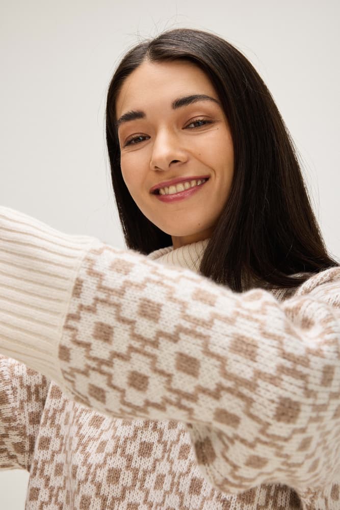 Chunky Roll Neck  Pattern Knit