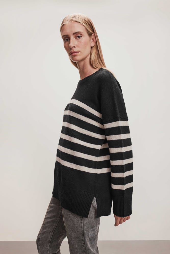 Chunky O-neck Striped Sweater