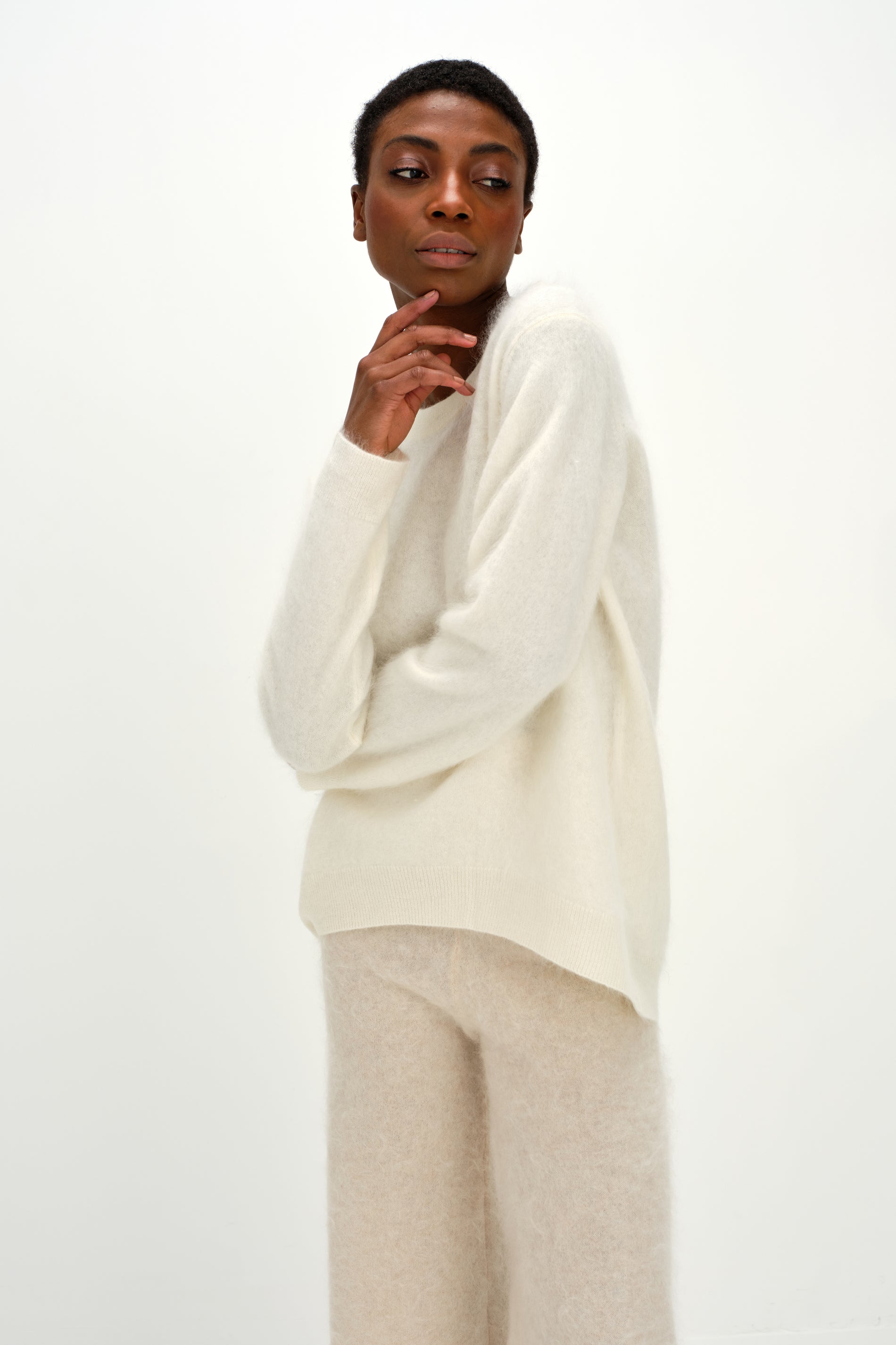 Davida Brushed Straight O-neck Sweater Sweaters White