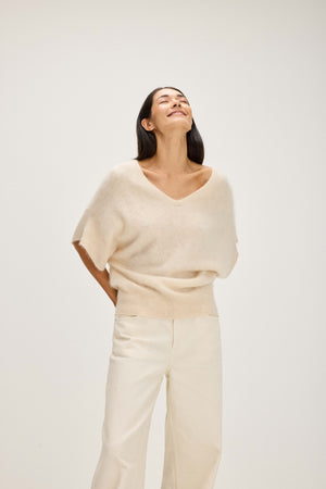 Brushed V-neck Oversized short Sleeve - Light Beige