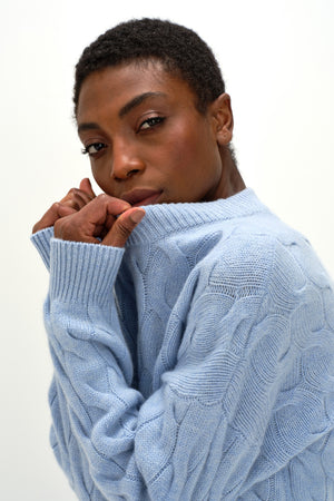 Chunky O-neck Cable - Blue Fog