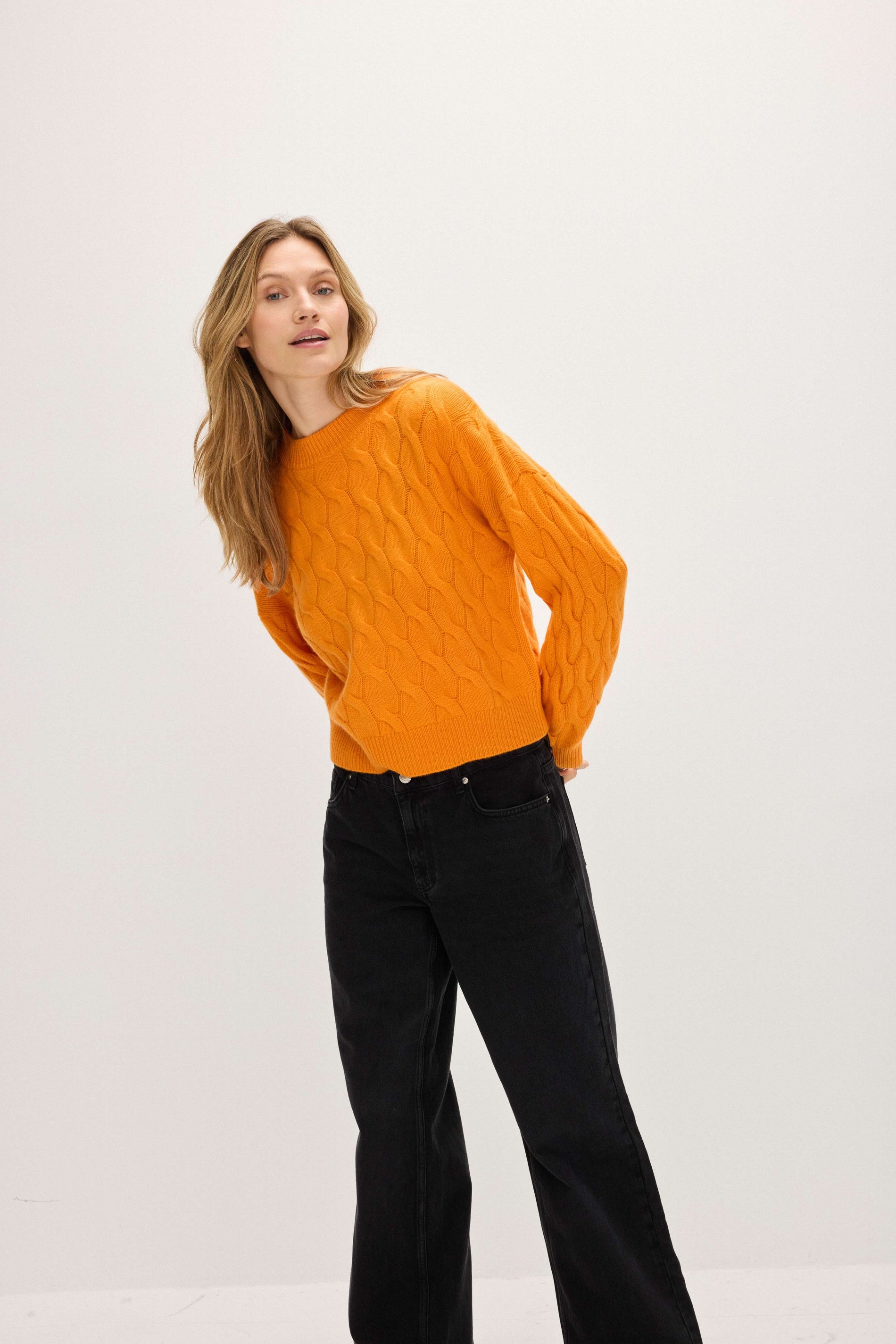 Davida Chunky O-neck Cable Sweaters Intense Orange