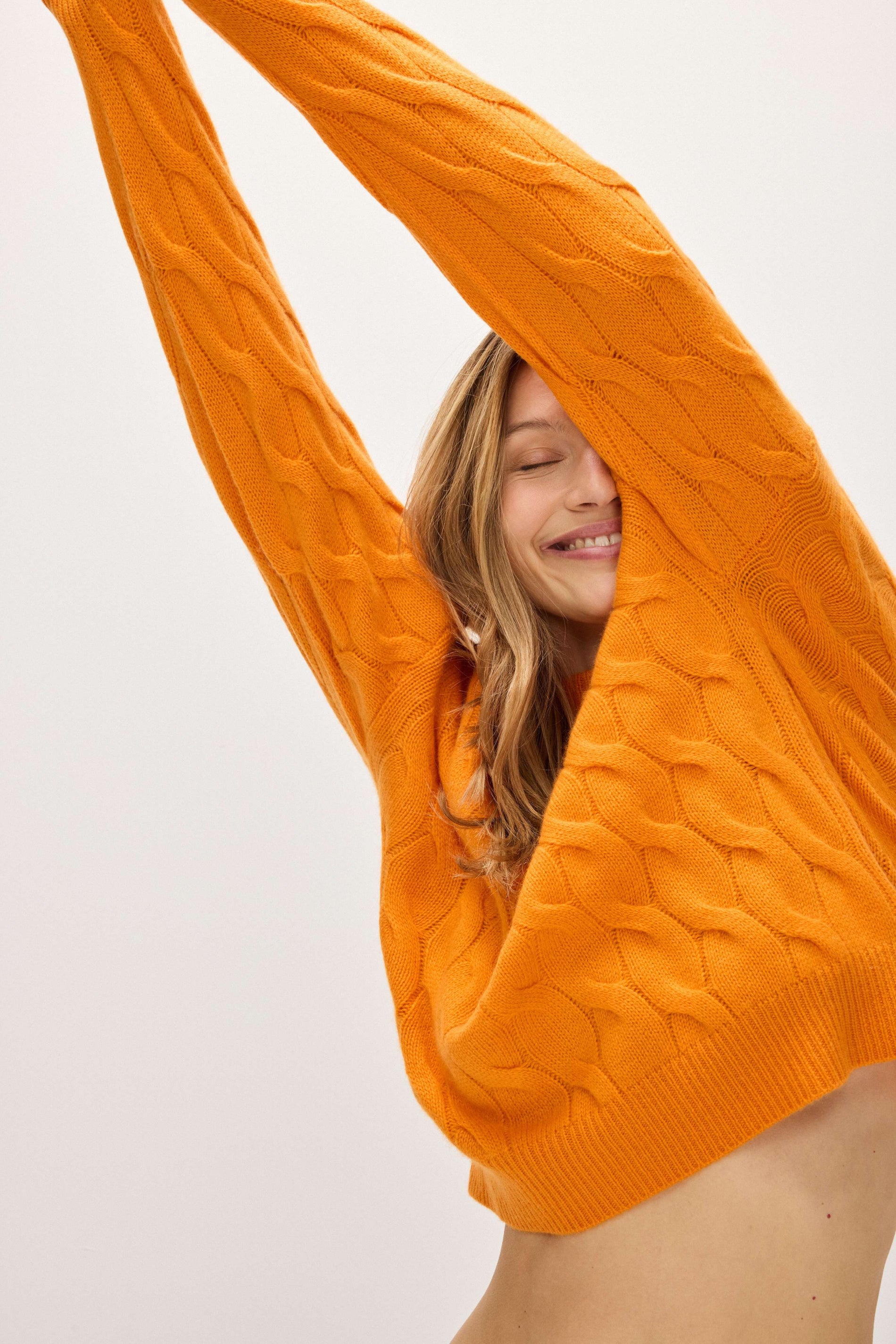 Davida Chunky O-neck Cable Sweaters Intense Orange