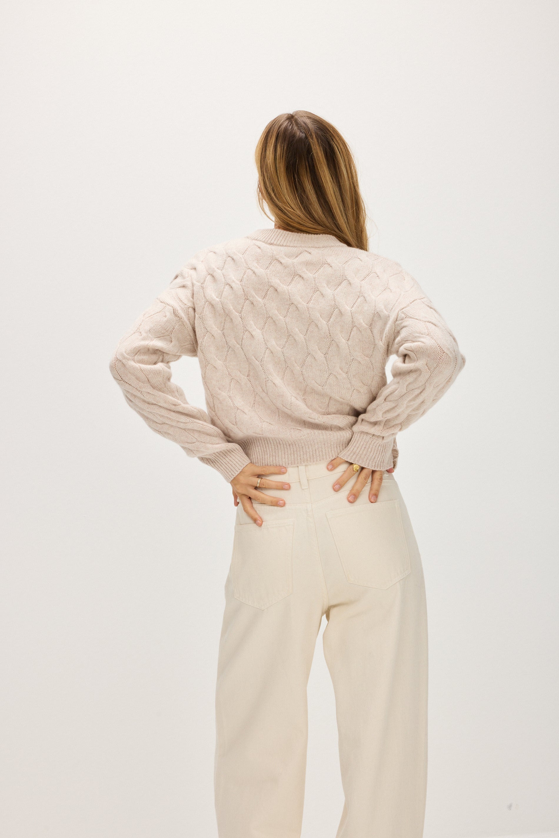 Davida Chunky O-neck Cable Sweaters Light Beige