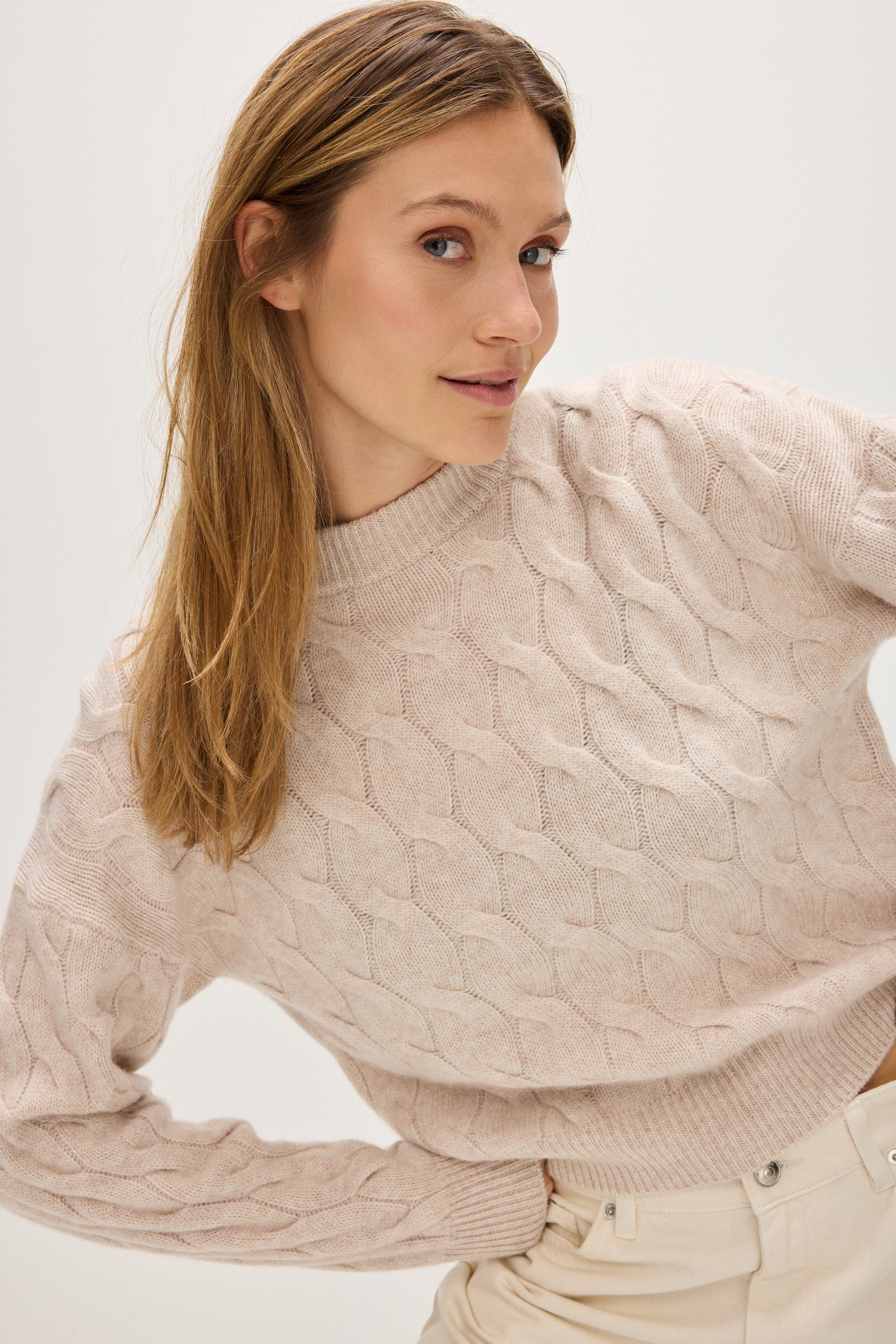 Davida Chunky O-neck Cable Sweaters Light Beige