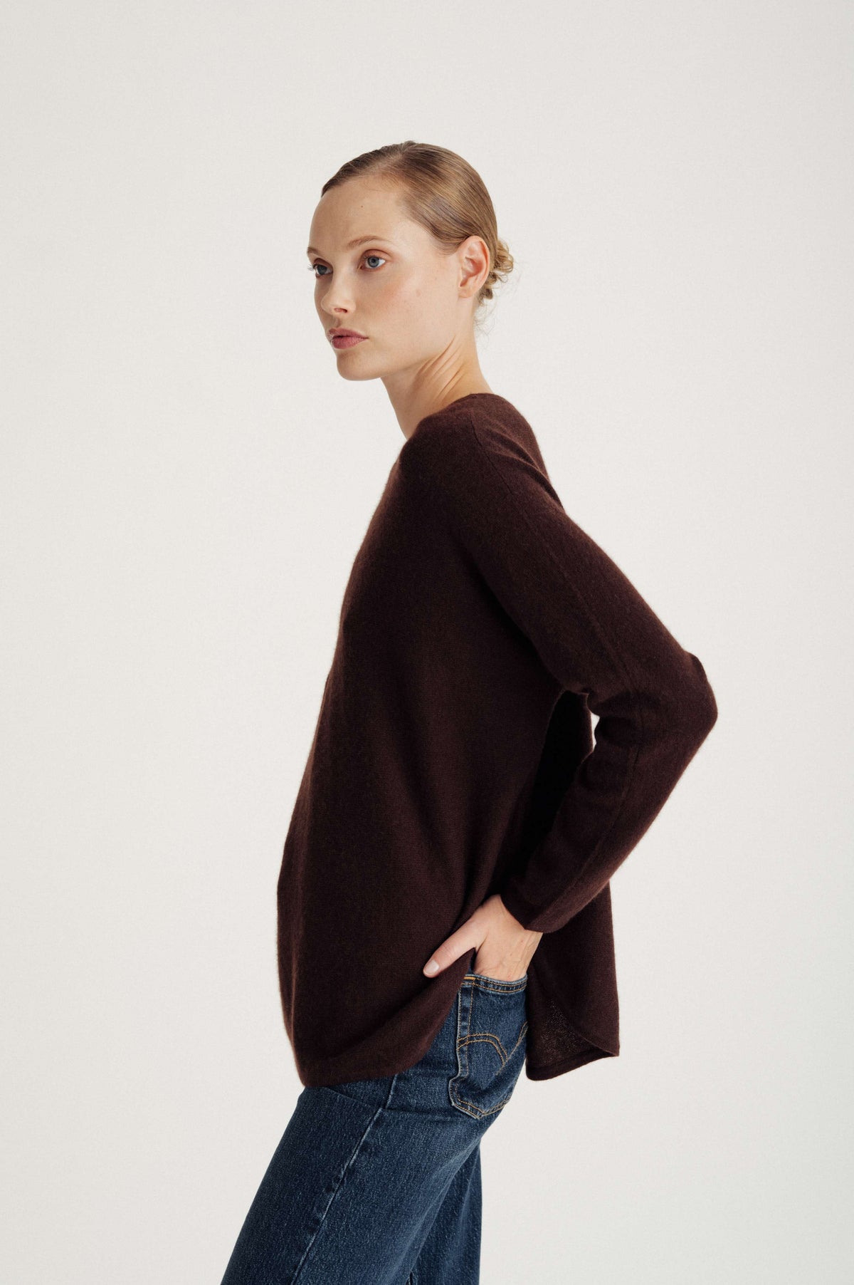 Davida Curved Sweater Sweaters Dark Chocolate
