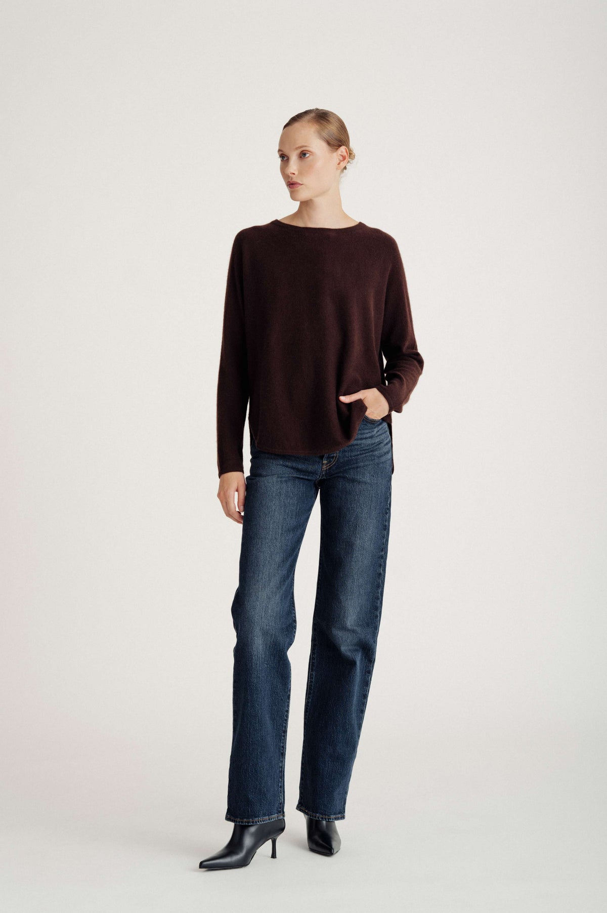 Davida Curved Sweater Sweaters Dark Chocolate