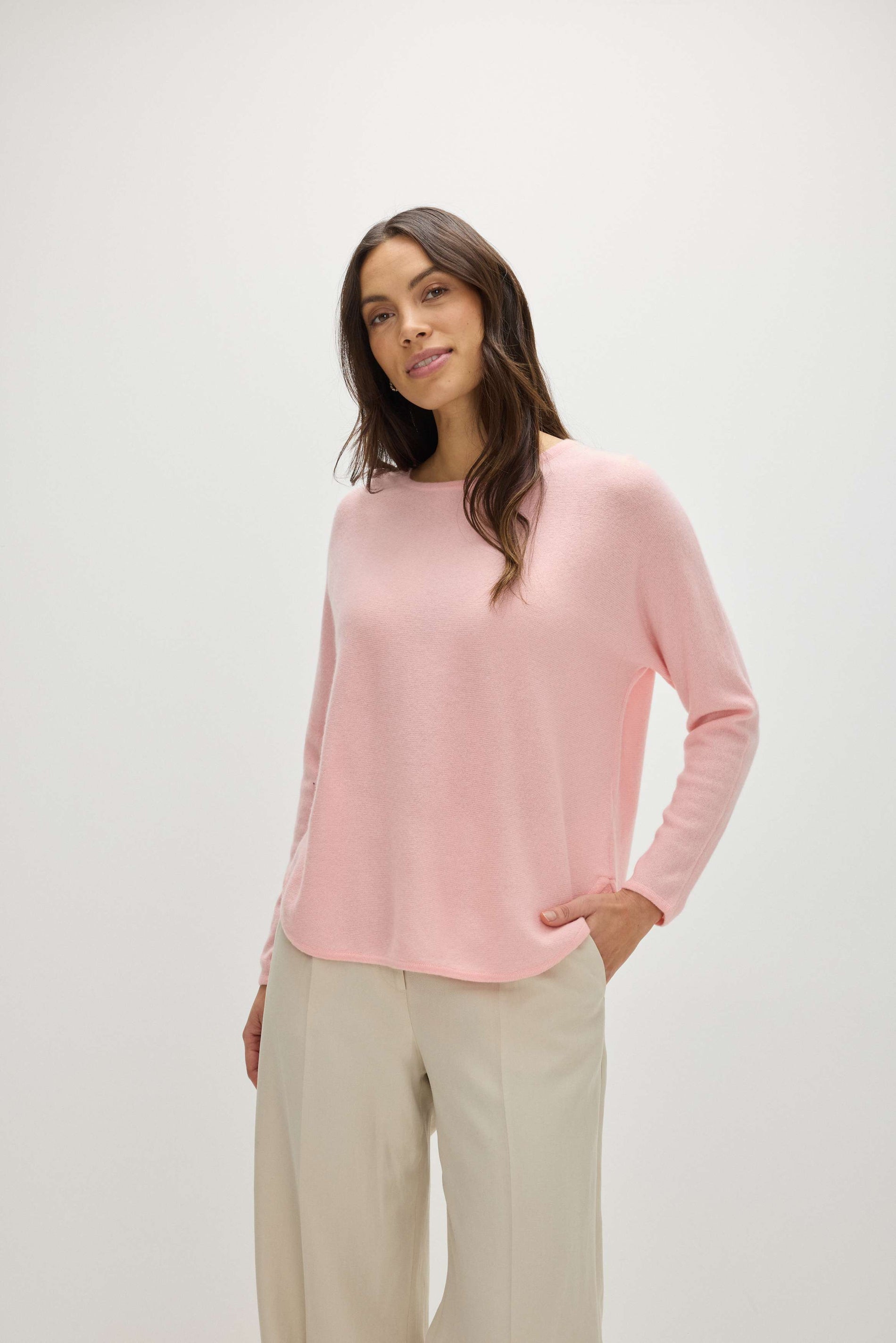 Davida Curved Sweater Sweaters Pink