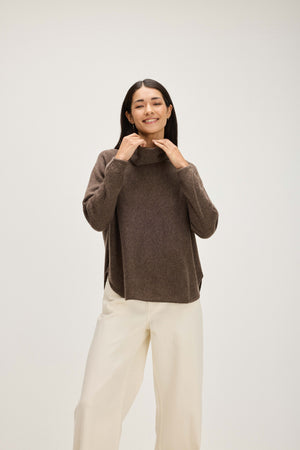 Curved Turtleneck - Cacao