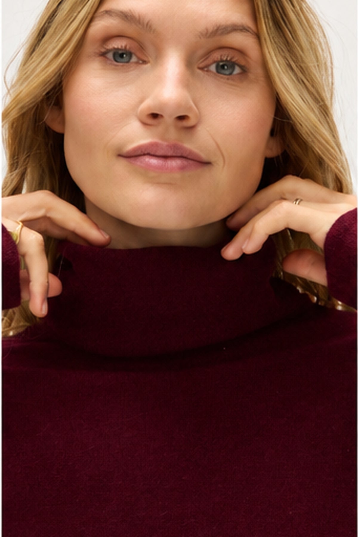 Davida Curved Turtleneck Sweaters Mulberry Red