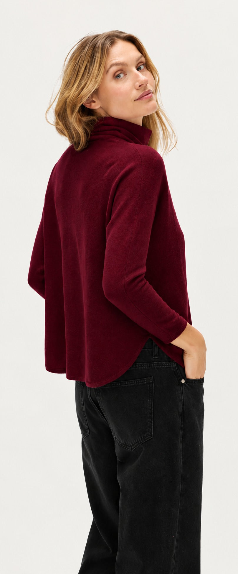 Davida Curved Turtleneck Sweaters Mulberry Red