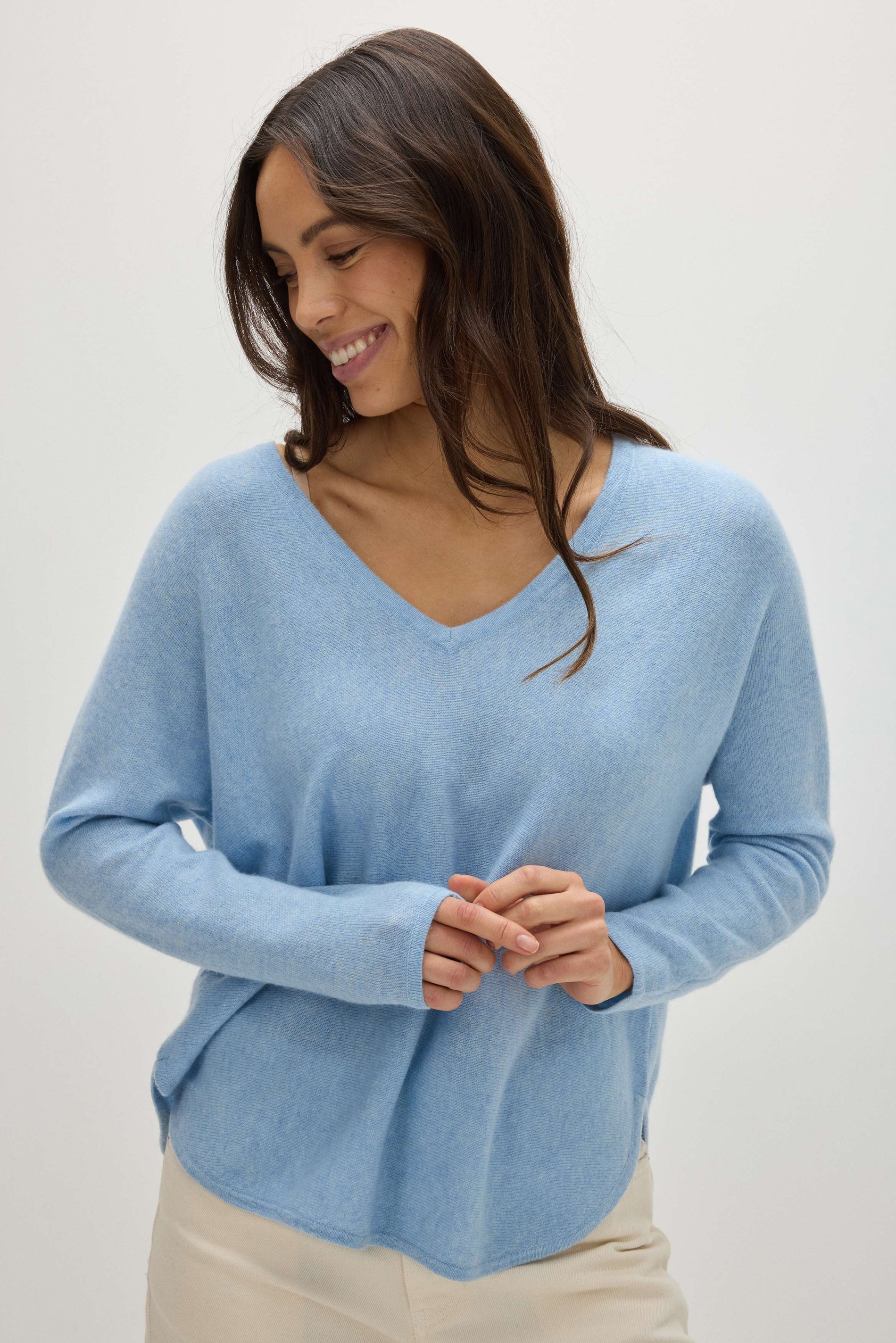 Davida Curved V-Neck Sweater Sweaters Blue Fog