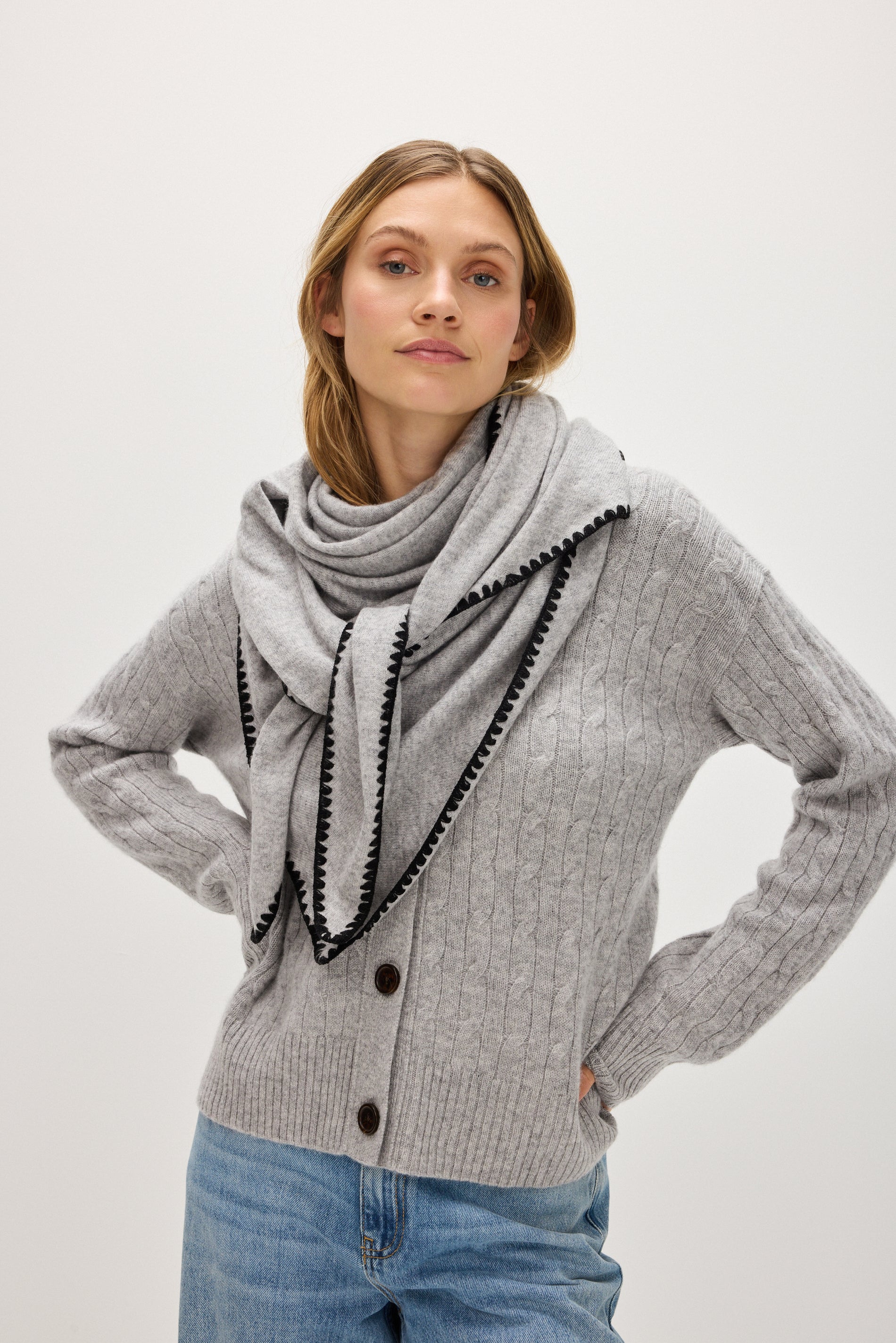 Davida Large scarf with contrast edge Accessories Light Grey
