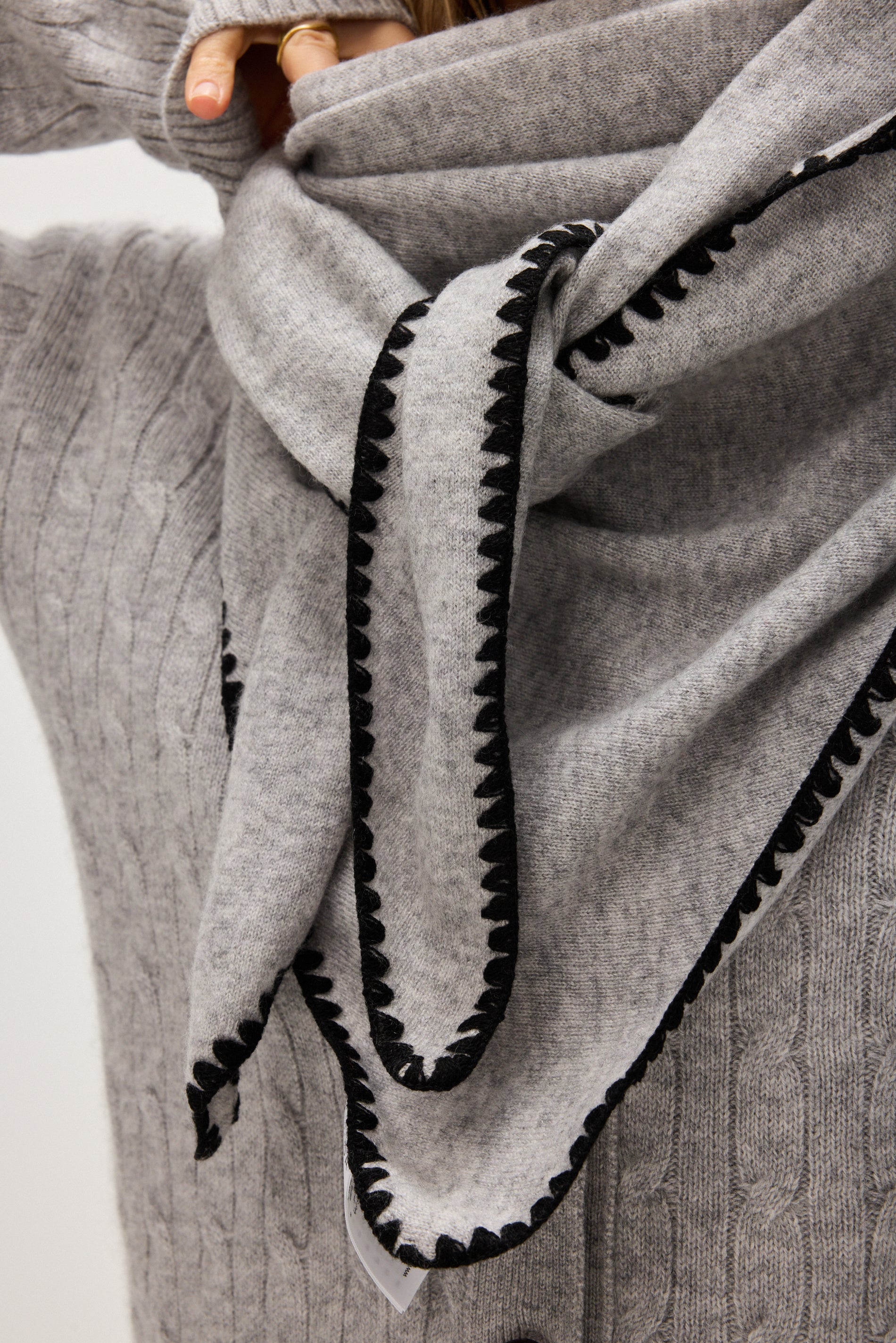 Davida Large scarf with contrast edge Accessories Light Grey