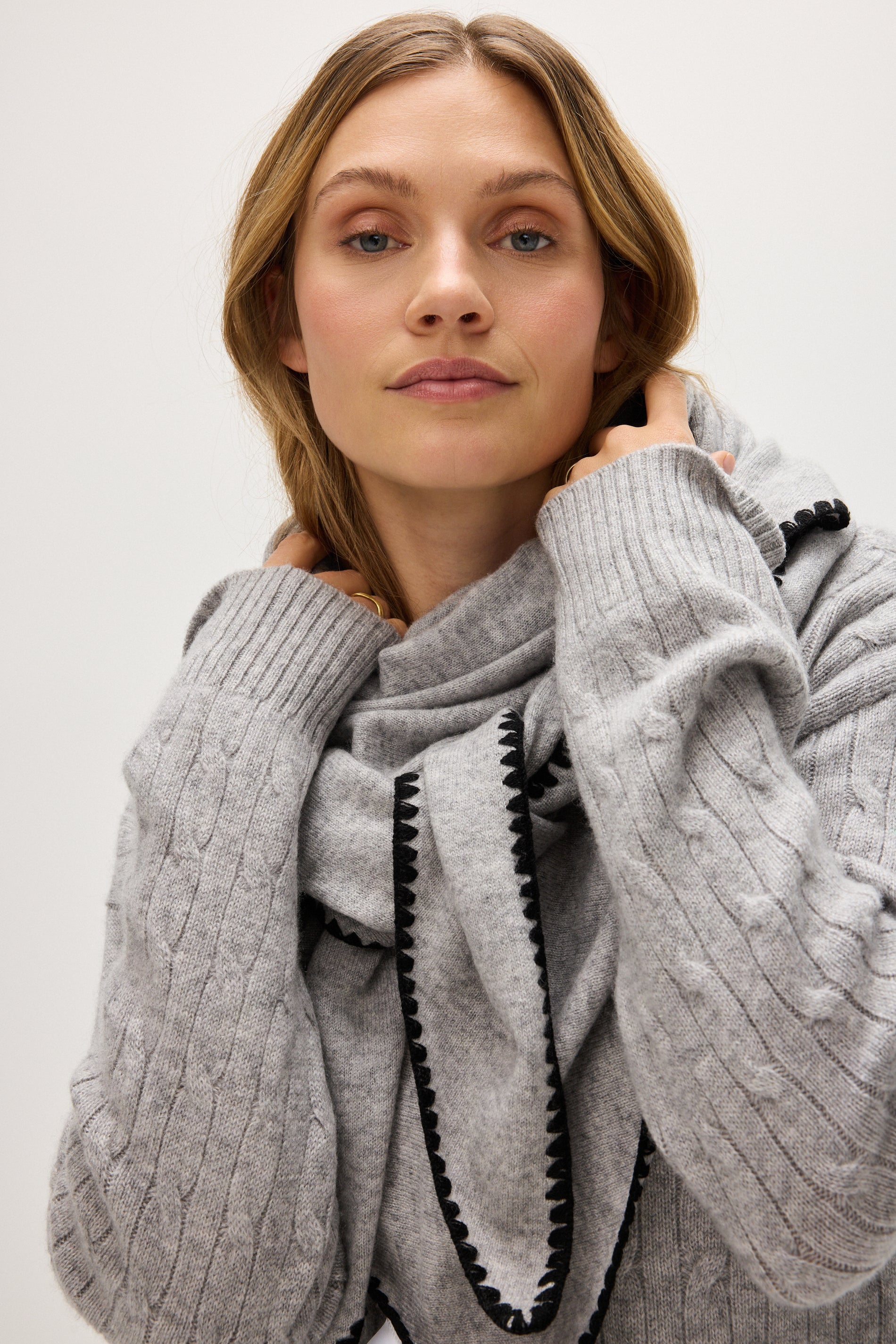 Davida Large scarf with contrast edge Accessories Light Grey