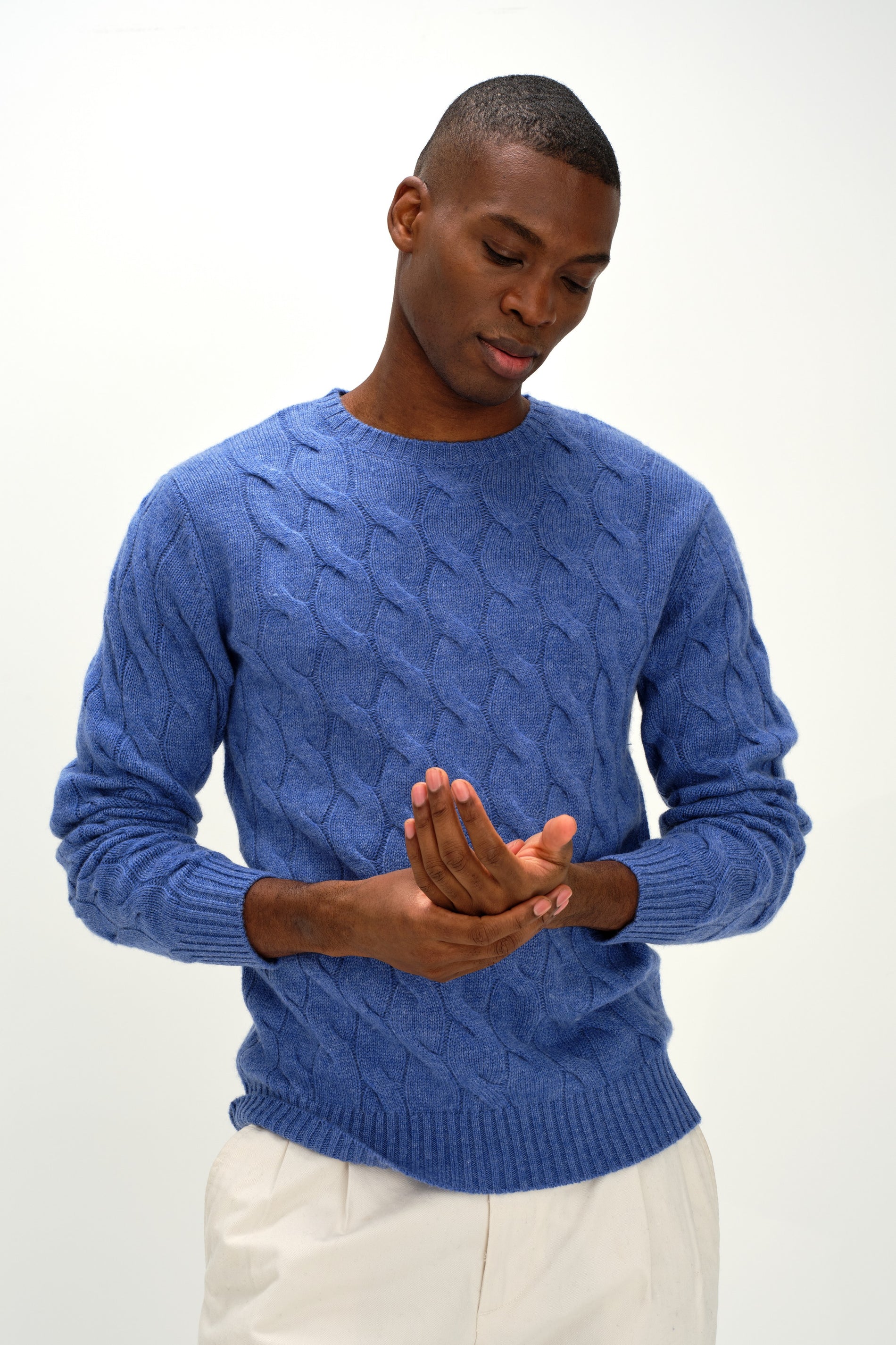 Davida Man Chunky O-neck Cable Sweaters Ocean Blue