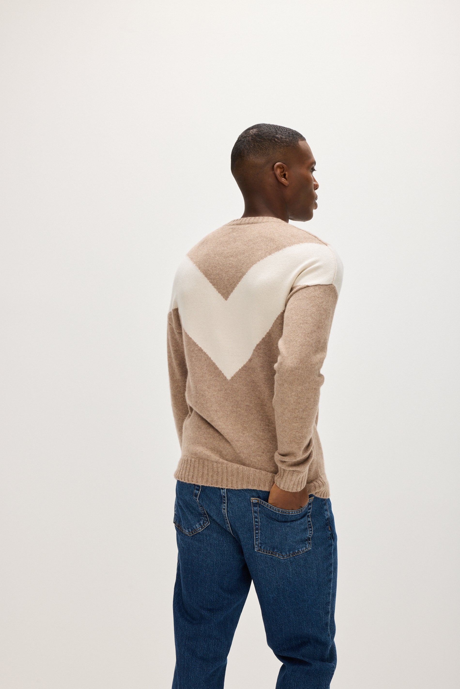 Davida Man Chunky O-neck V detail Sweaters Mink/White