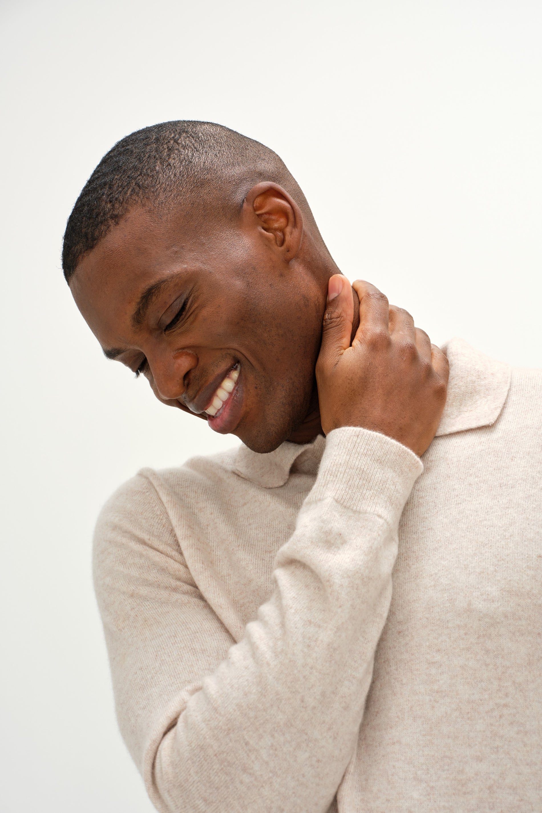 Davida Man Collar Sweaters Sand