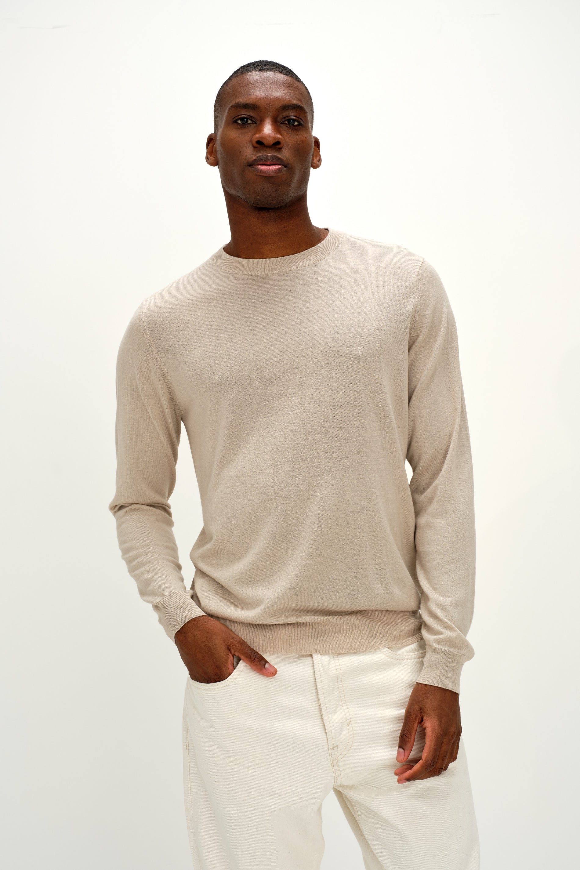 Davida Man Fine Knit O-neck Sweater Sweaters Light Beige