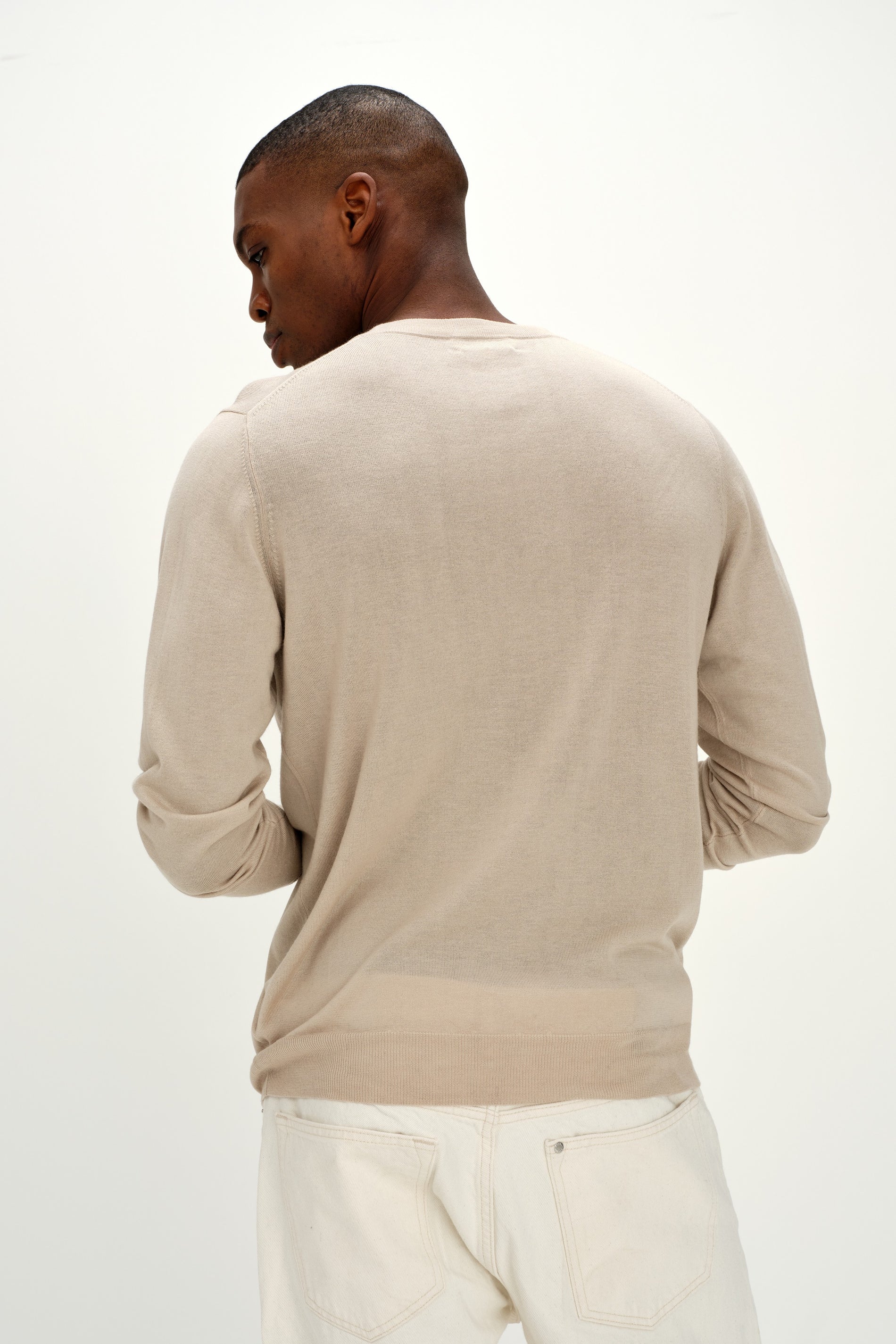 Davida Man Fine Knit O-neck Sweater Sweaters Light Beige