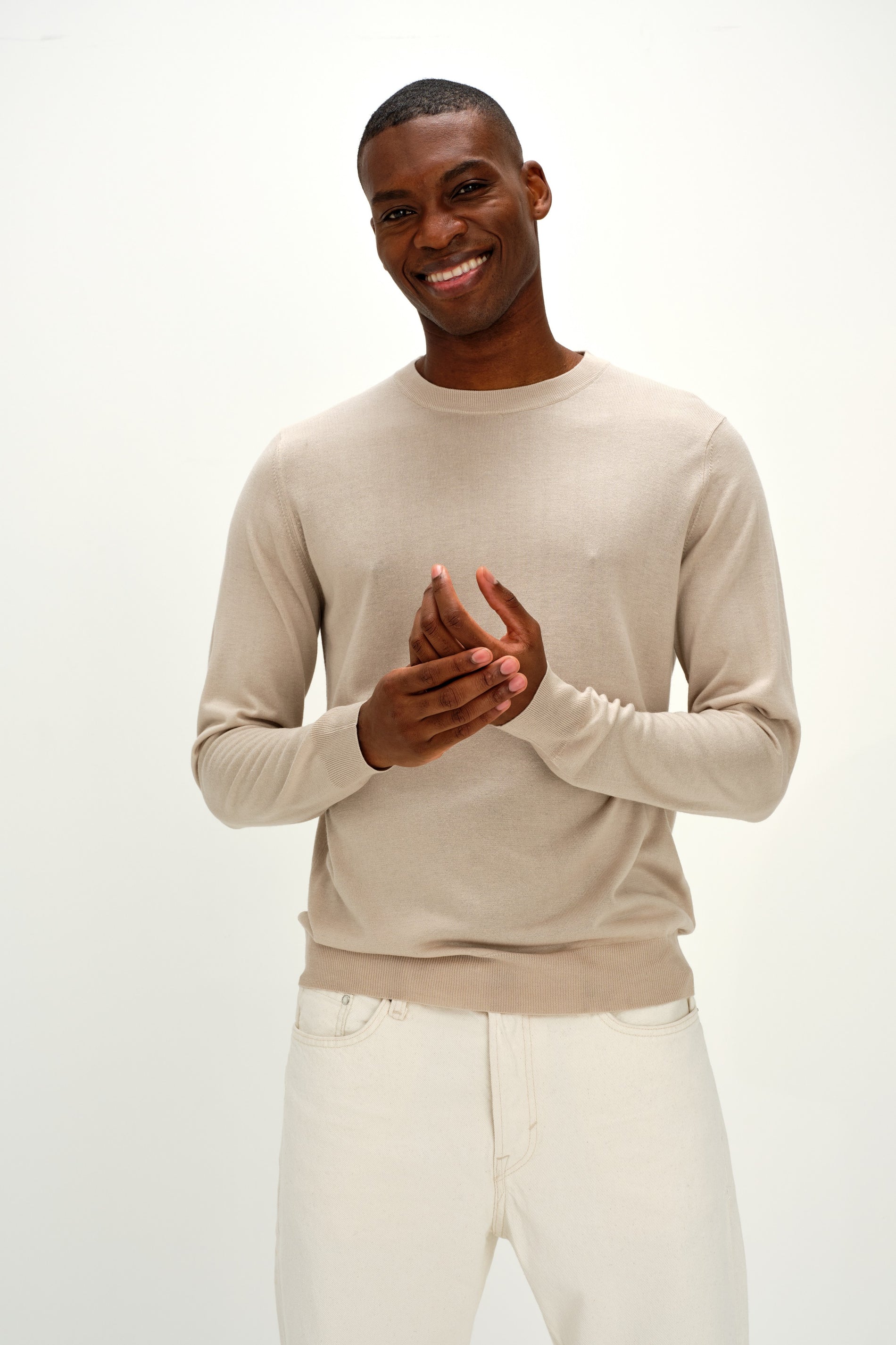 Davida Man Fine Knit O-neck Sweater Sweaters Light Beige