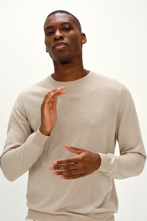 Man Fine Knit O-neck Sweater - Light Beige