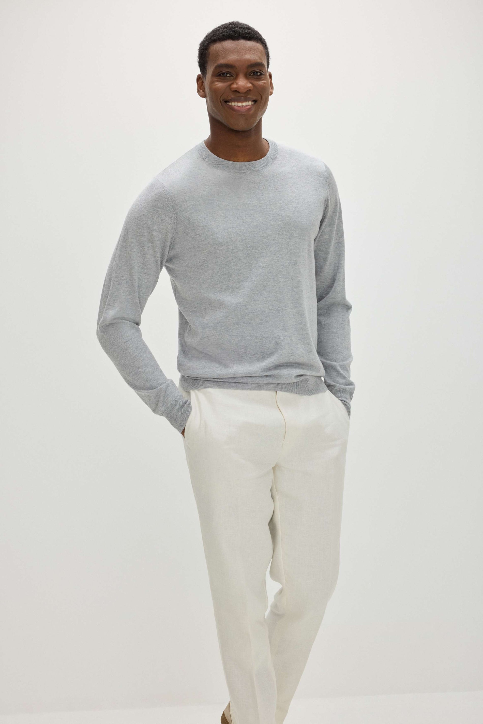 Davida Man Fine Knit O-neck Sweater Sweaters Light Grey