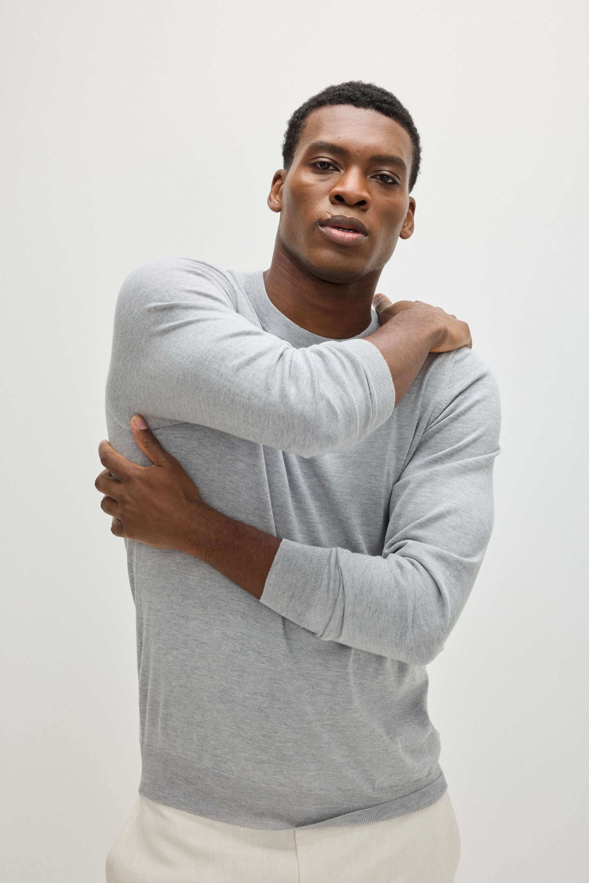 Davida Man Fine Knit O-neck Sweater Sweaters Light Grey