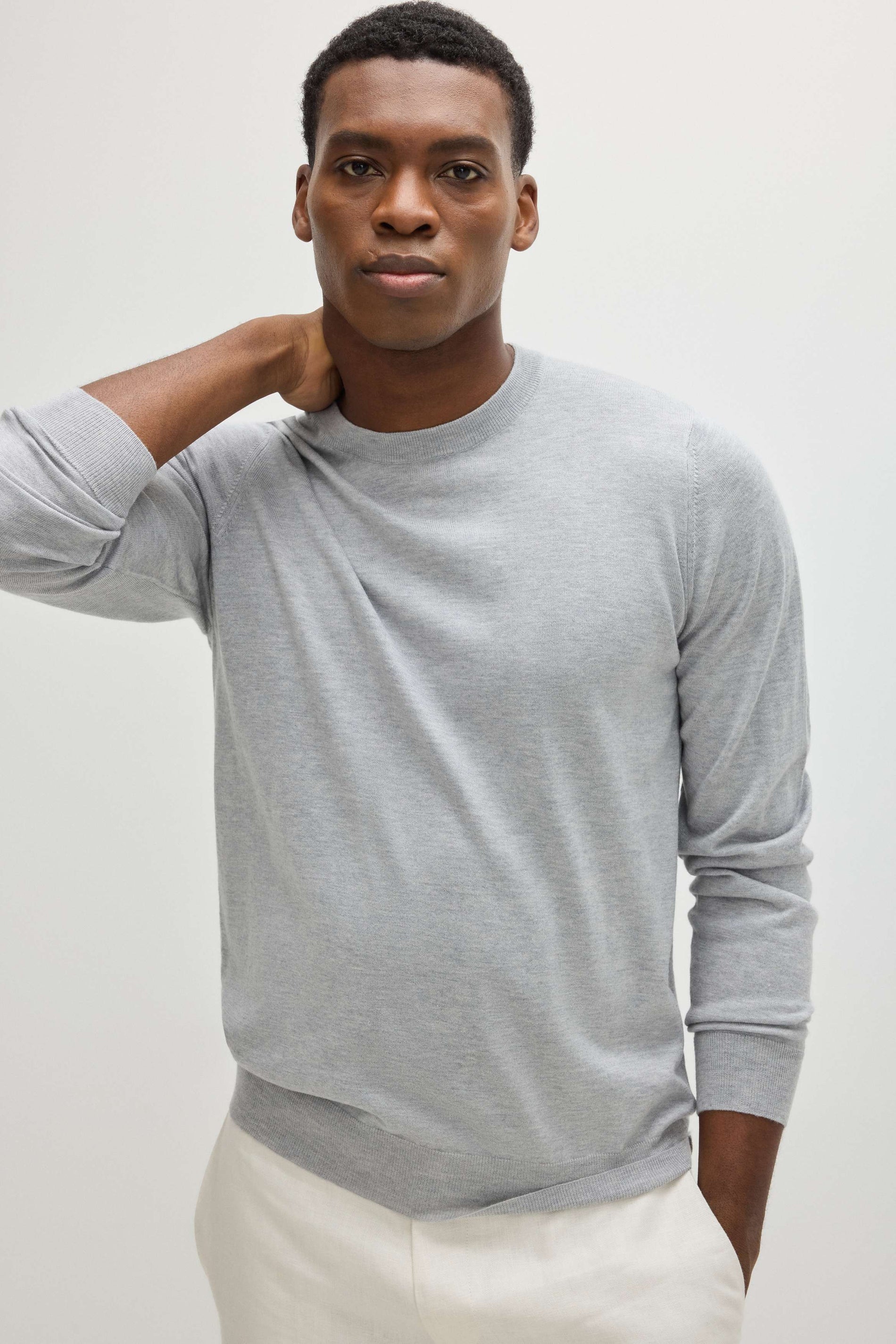 Davida Man Fine Knit O-neck Sweater Sweaters Light Grey