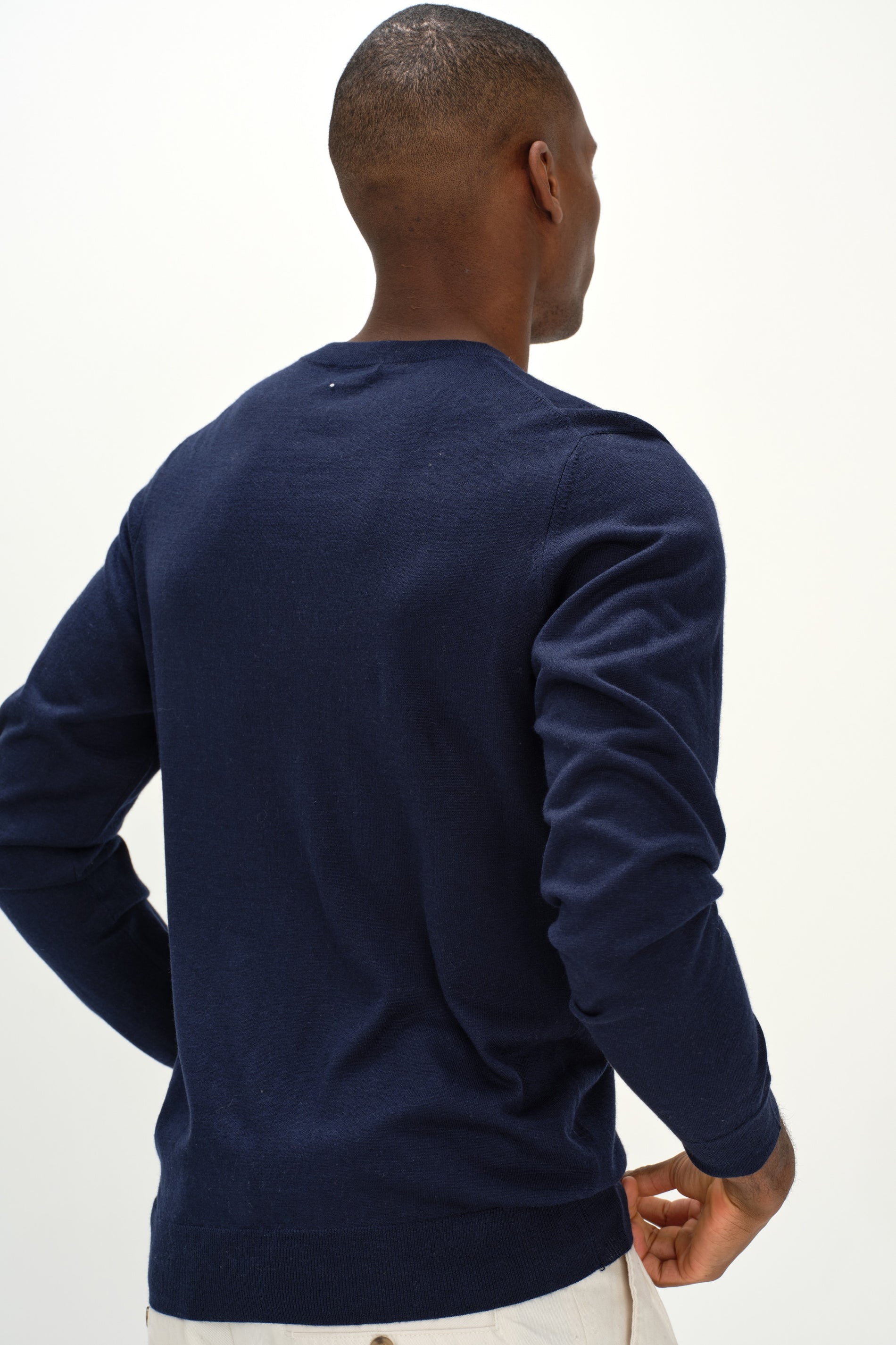 Davida Man Fine Knit O-neck Sweater Sweaters Navy