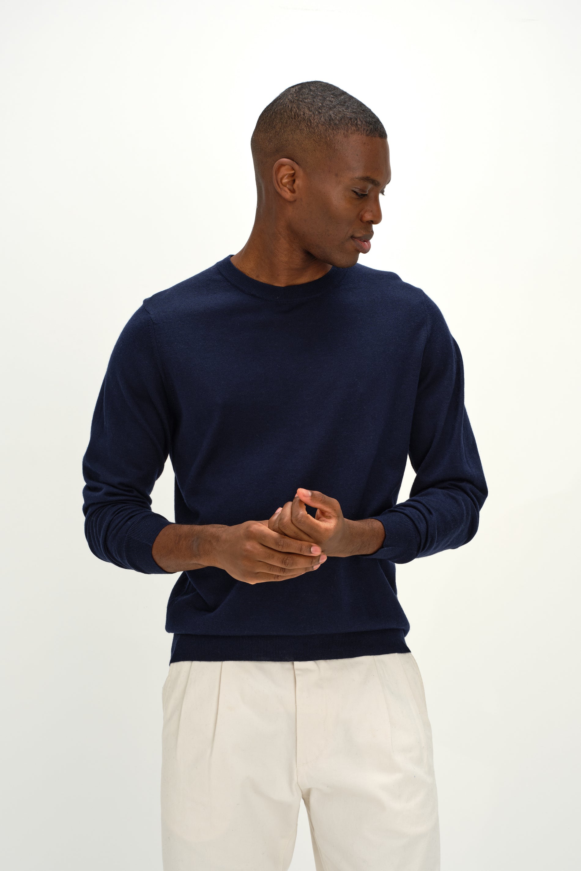 Davida Man Fine Knit O-neck Sweater Sweaters Navy