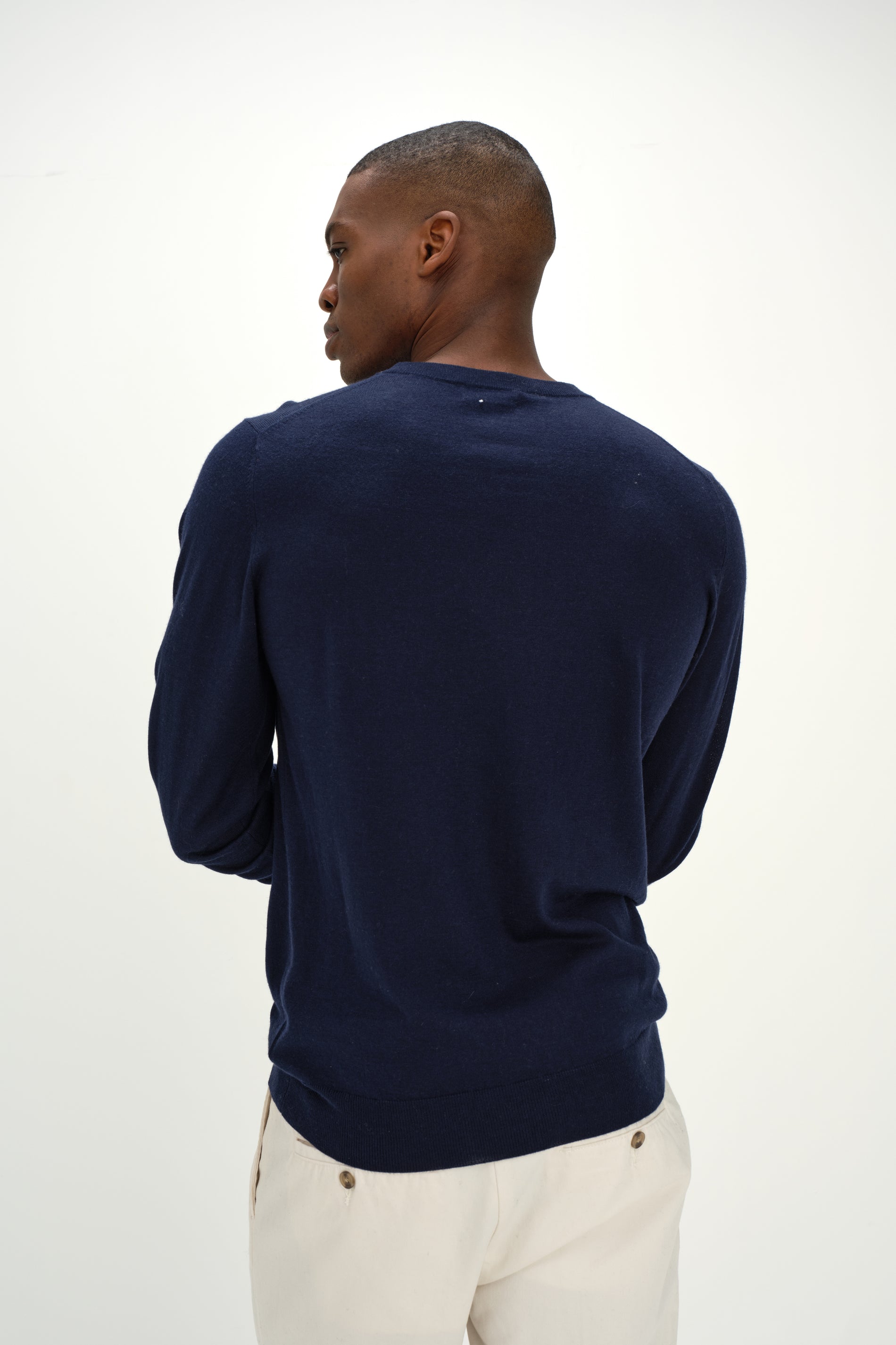 Davida Man Fine Knit O-neck Sweater Sweaters Navy