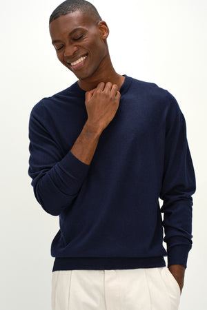 Man Fine Knit O-neck Sweater - Navy