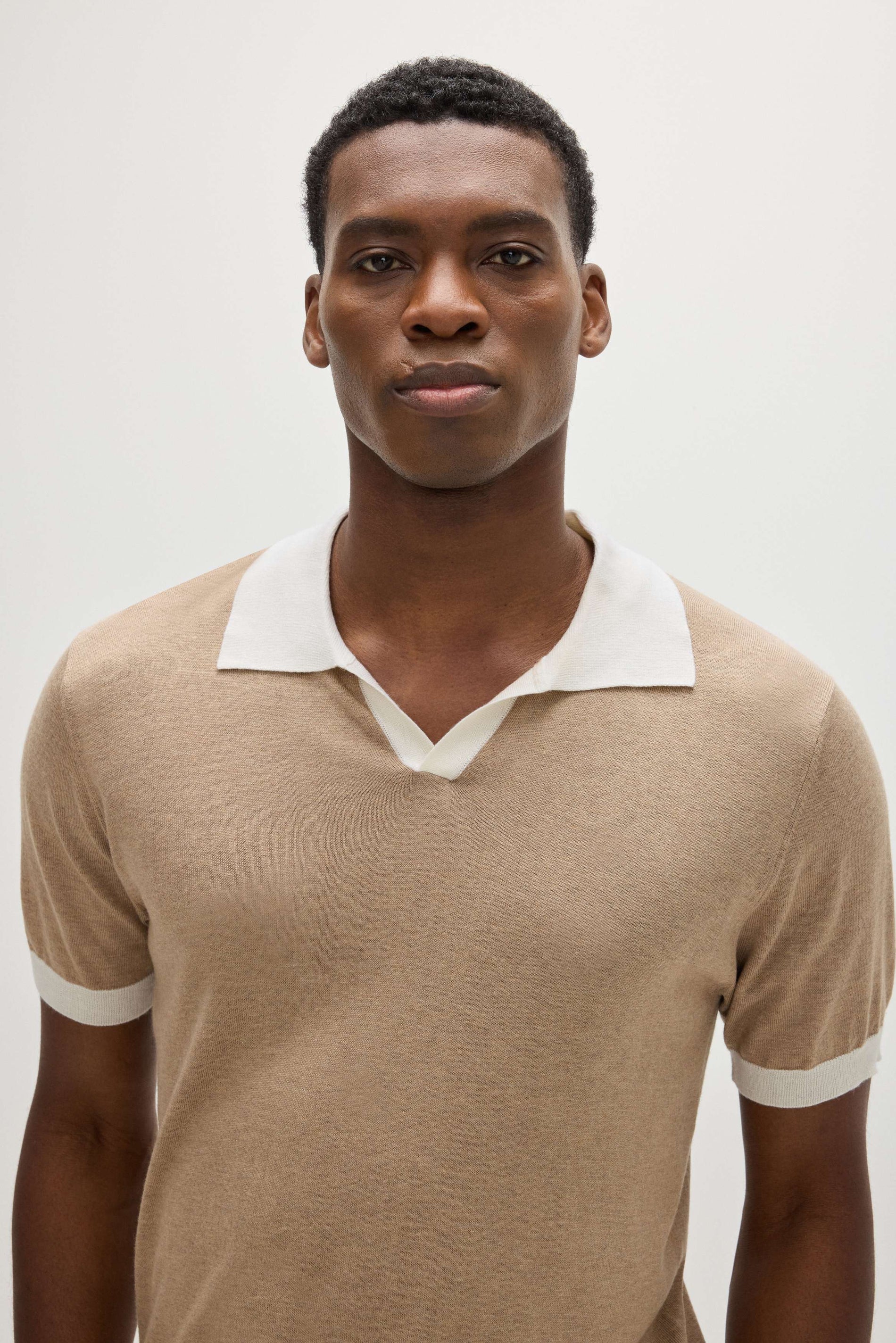 Davida Man Fine Knit Open Collar Block Color T-Shirt Sweaters Mink/White