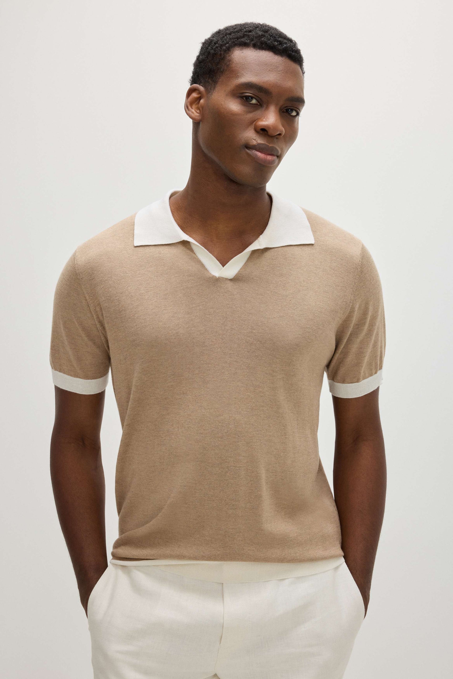 Davida Man Fine Knit Open Collar Block Color T-Shirt Sweaters Mink/White