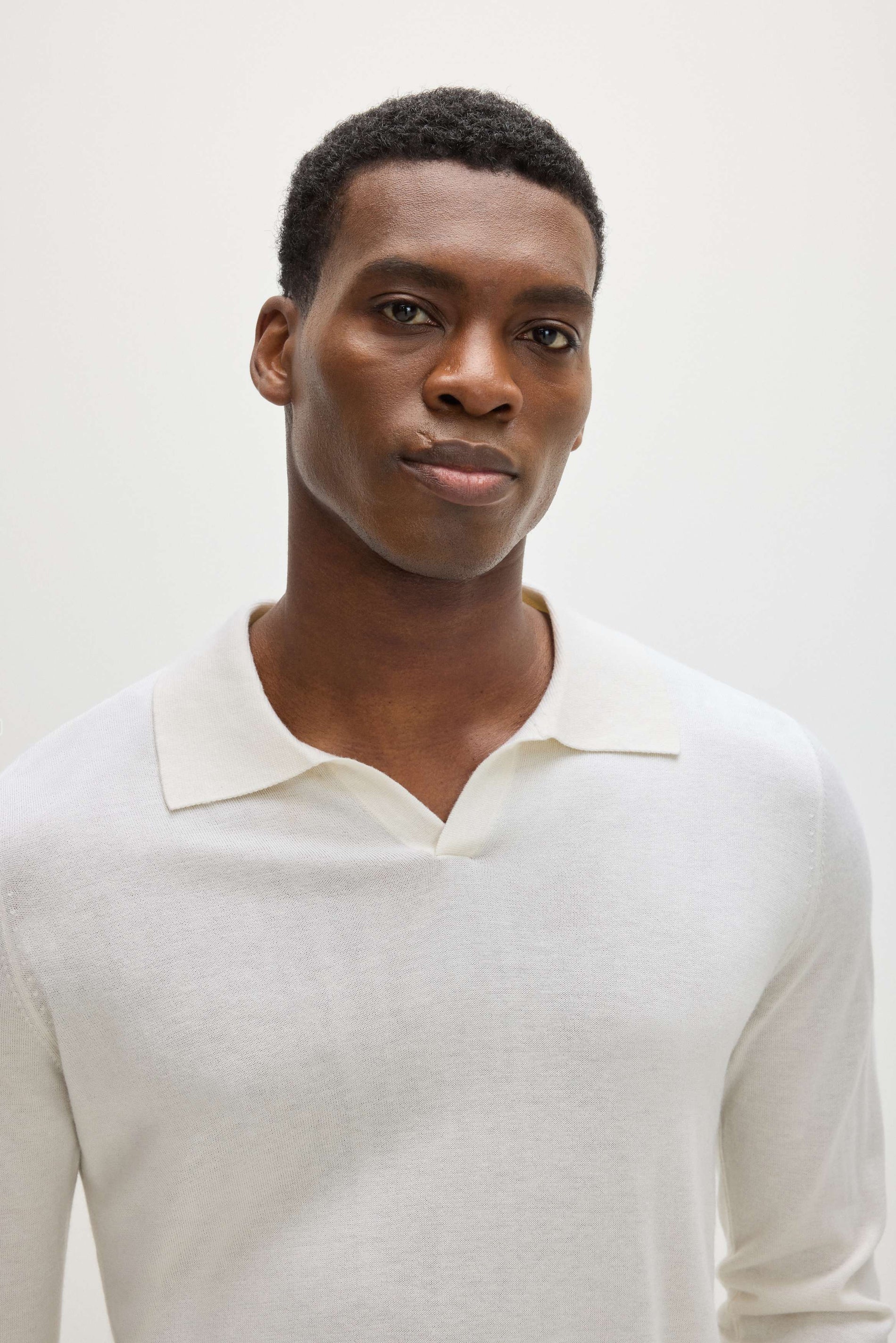 Davida Man Fine Knit Open Collar Sweater Sweaters White