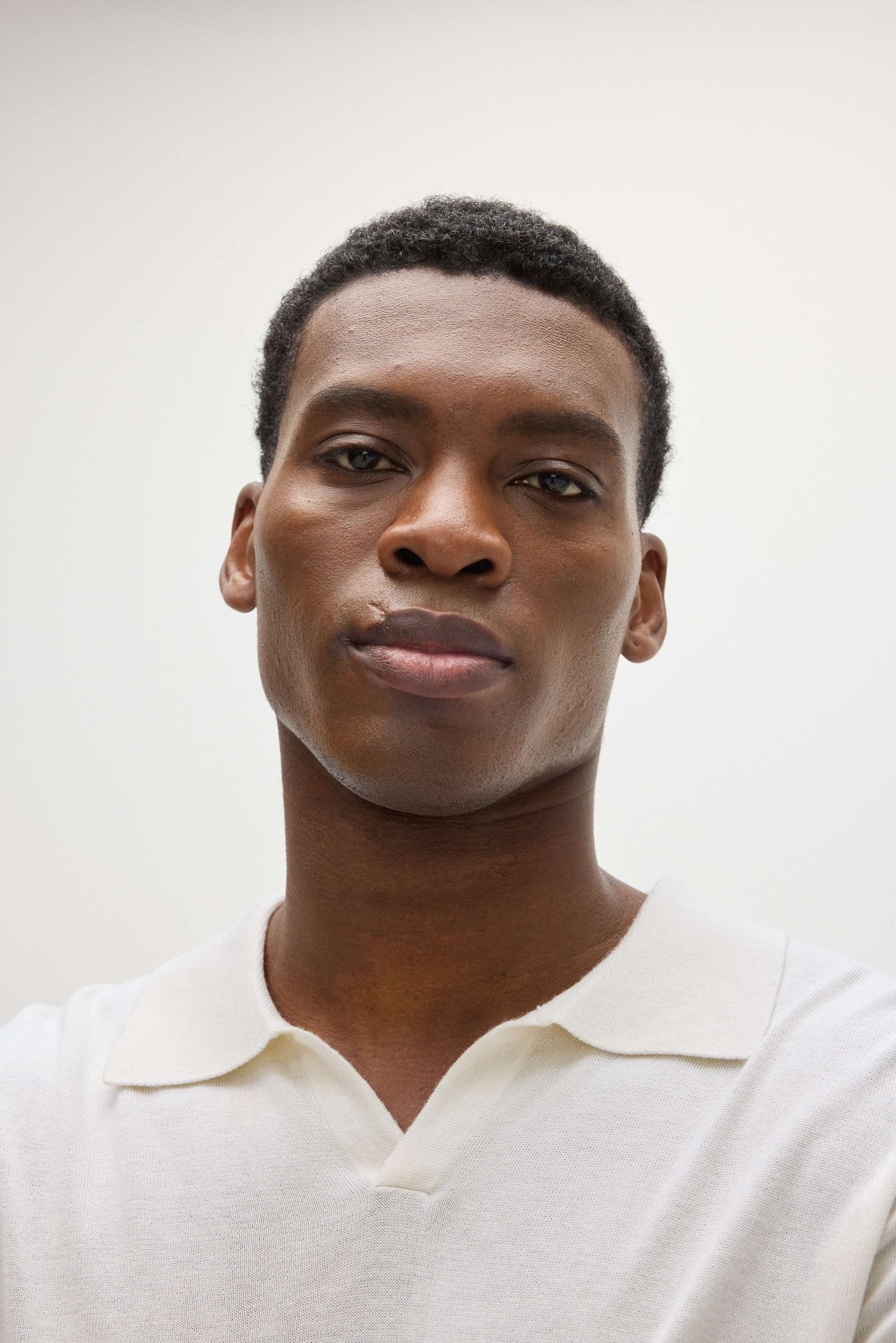 Davida Man Fine Knit Open Collar Sweater Sweaters White