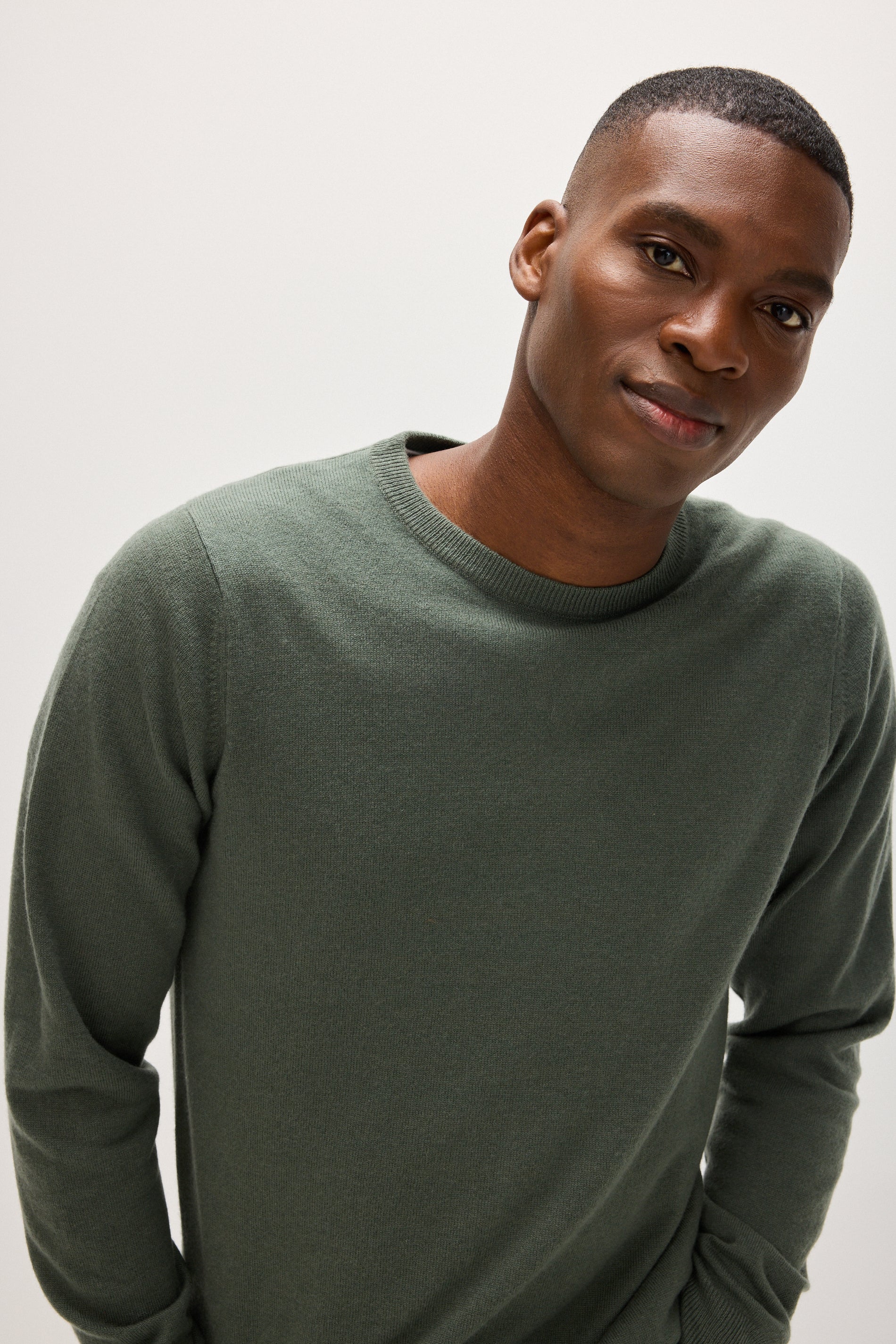 Davida Man O-neck Plain Sweaters Army Green