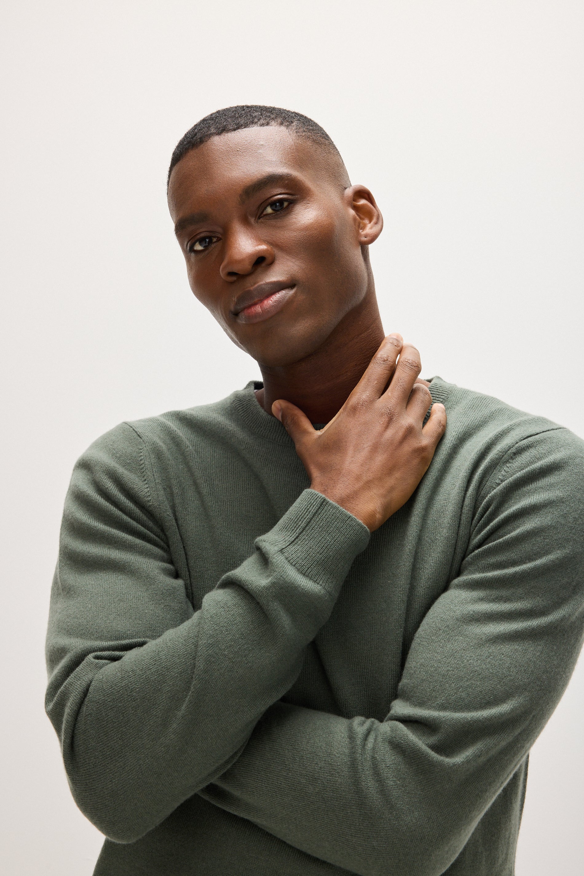 Davida Man O-neck Plain Sweaters Army Green